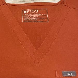FIGS NWOT Catarina One-Pocket Scrub Top- Auburn in Small.